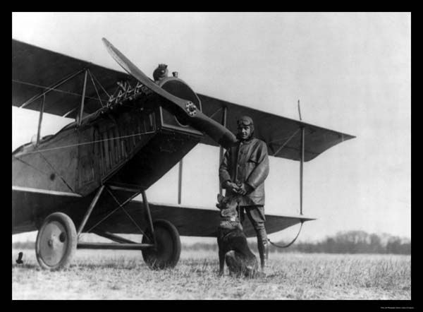 CatOnAirplanePilotPhoto1922.jpg