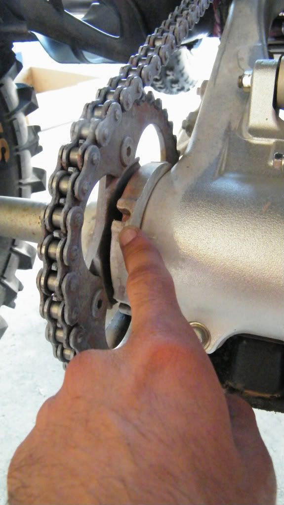 How to tighten the chain on a 2002 honda 400ex
