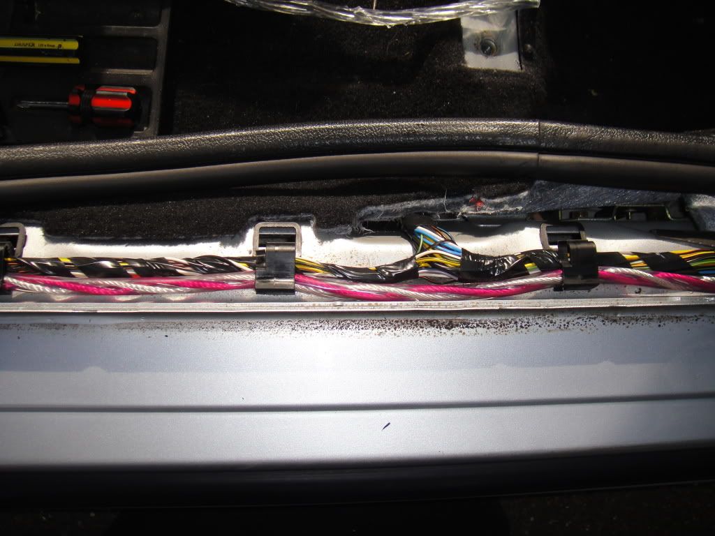 Routing front door speaker cables - In-Car Entertainment (Mk3 Mondeo