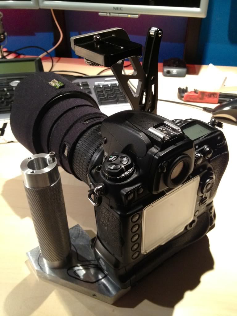 IMAGE: http://i222.photobucket.com/albums/dd272/glockphoto/Automobiles/Random/Boomerangflashbracket_handle.jpg